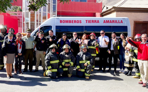 Minera Candelaria entregó vehículo de transporte de personal a Bomberos de Tierra Amarilla