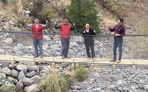 Codelco Andina apoya reparación de puentes cimbra en localidades del Camino Internacional