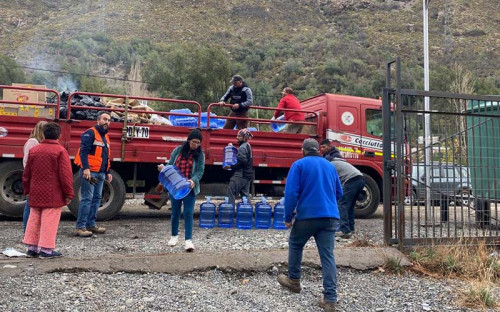 Voluntarios de Codelco Andina realizan campaña en apoyo a familias afectadas por frente de mal tiempo