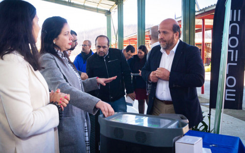 Escuela de Santa Juana recibe baterías recargables con energía solar para enfrentar futuros cortes de suministro