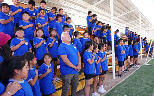 Escuela de Chiu-Chiu mejora su cancha deportiva con apoyo de Minera El Abra