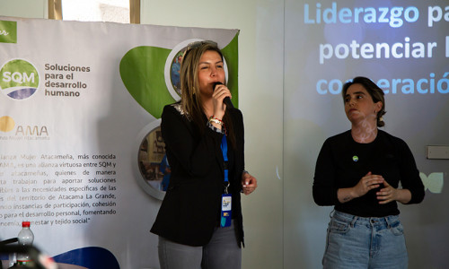 Vecinos y vecinas de la comuna de San Pedro de Atacama participaron de charla de liderazgo positivo