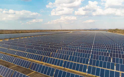 Inteligencia artificial aumenta la producción anual en parques solares