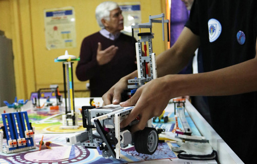 Comunidad escolar participa del seminario “Robótica para los bodoques del Cesáreo”