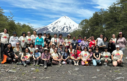 50 mujeres se reúnen en Kütralkura para debatir sobre volcanismo y reducción del riesgo de desastres