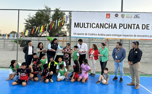 Codelco Andina entrega multicancha en la comuna de Tiltil
