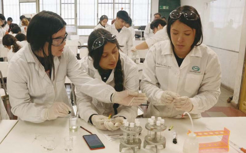 Filial de Molymet y Lab4u sellan alianza para fomentar la empleabilidad en áreas científicas en escolares de San Bernardo