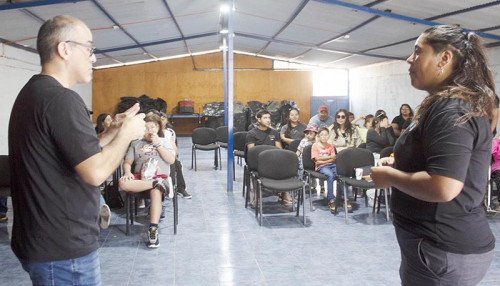 Trabajadores de Minera Carola realizan taller de lenguaje de señas para promover la inclusión