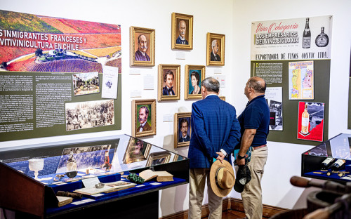 “El Espíritu del Vino” sigue sorprendiendo a los visitantes en Sala de Arte Collahuasi