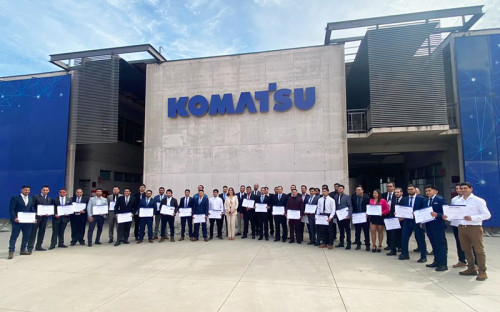 Komatsu celebra nueva graduación de sus tres programas de formación dual y titula a 62 colaboradores