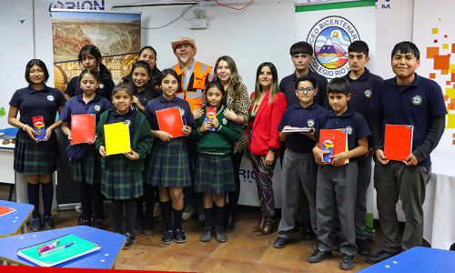 Voluntariado 2024: Colegio Río Loa de Calama recibió 500 kits de útiles escolares