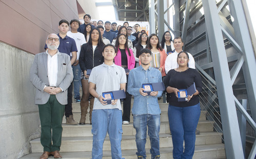 Grupo Minero Carola-Coemin entregó 20 becas a jóvenes para estudios superiores