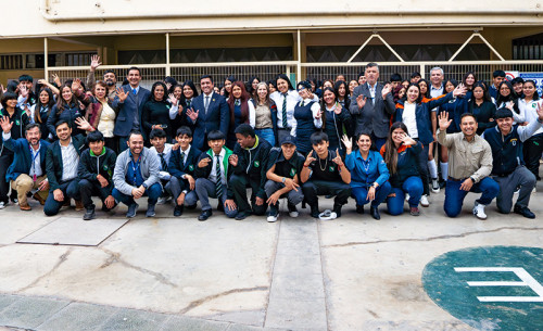 Lomas Bayas impulsa la Minería 4.0 invirtiendo en la formación de 240 estudiantes