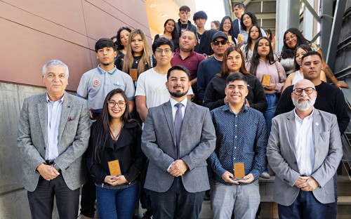 Jóvenes de Tierra Amarilla recibieron becas para estudios superiores por parte del Grupo Minero Carola-Coemin