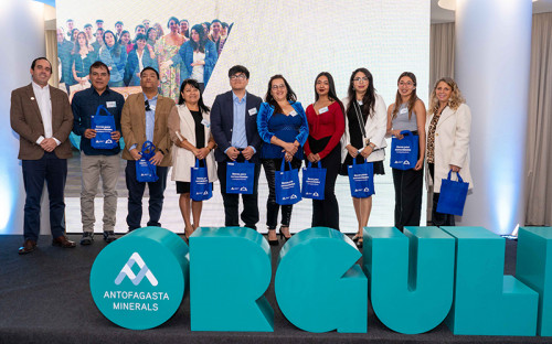 Cien personas de la región cumplen sueño de estudios superiores gracias a becas de Antofagasta Minerals
