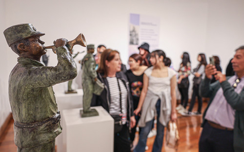 Sala de Arte Casa Collahuasi recibe casi 8 mil visitantes con exposición “Grandes Personajes de Nuestra Historia Naval”