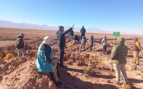 Albemarle capacita a representantes comunitarios en legislación ambiental, geología e hidrogeología en el Salar de Atacama