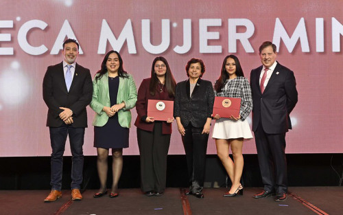 Estudiantes del Departamento de Ingeniería de Minas son reconocidas con la Beca “Mujer Minera” 2025