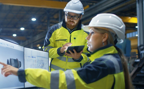 De pioneras a estrategas: cómo la digitalización redefine el futuro laboral femenino en minería