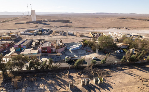 Lomas Bayas instala en Baquedano planos aluvionales para fortalecer la seguridad comunitaria