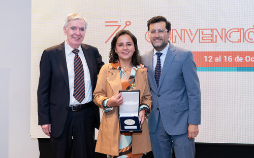 Collahuasi recibe premio del Instituto de Ingenieros de Minas por su aporte a la formación técnico profesional minera