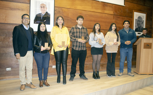 SCM Carola entregó becas a jóvenes universitarios de pueblos originarios de Tierra Amarilla
