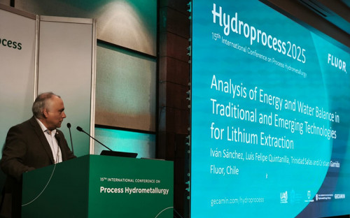 Estudio de Fluor Chile analiza balance hídrico y energético en tecnologías de extracción del litio