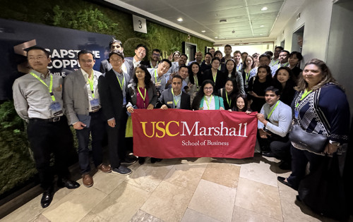 Estudiantes de MBA de universidad estadounidense visitan Colbún para aprender sobre transición energética