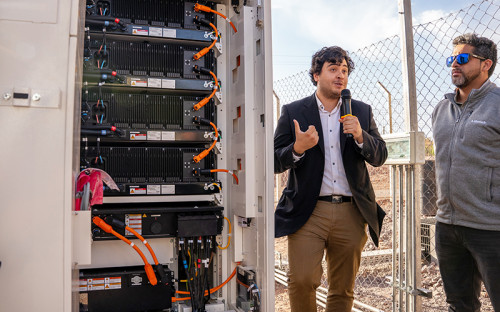 Comunidad de Larache implementa sistema de energía solar con almacenamiento para invernadero productivo