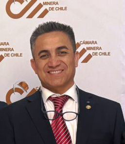 La industria minera chilena requiere ser dirigida por un técnico con dedicación exclusiva