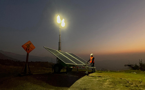 Minería y construcción reemplazan diésel por iluminación solar para reducir costos operativos