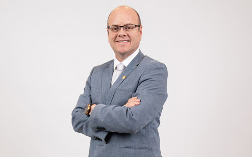 Juan Carlos Ortiz Zevallos es elegido presidente del IIMP para el periodo abril 2026 - abril 2028