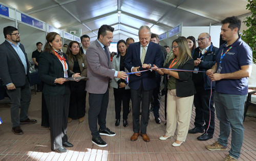 Ofrecen servicios gratuitos de salud, educación y empleo a la comunidad de Coronel