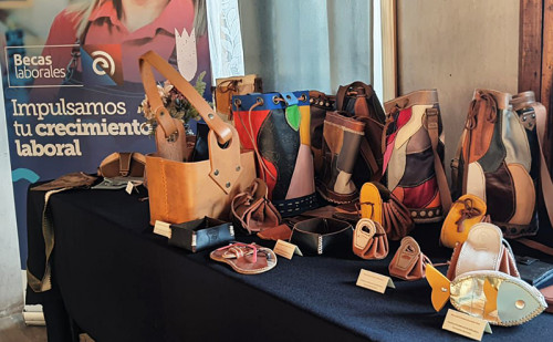 Con feria de artesanía culmina capacitación laboral que benefició a vecinas y vecinos de Tiltil