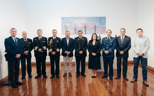 “Grandes Personajes de Nuestra Historia Naval” se reúnen en Sala de Arte Casa Collahuasi en el Mes del Mar