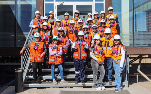 Familias de trabajadores visitaron Ministro Hales