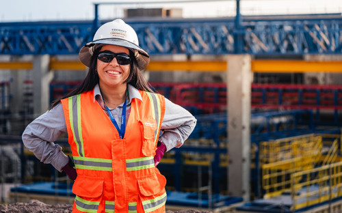 La mujer que vela por la seguridad de más de 7 mil trabajadores en la planta desaladora de Tocopilla