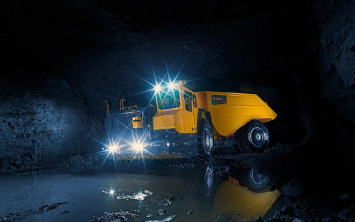 Epiroc suministrará a Pucobre camiones mineros y sistemas inteligentes para optimizar sus operaciones en Atacama