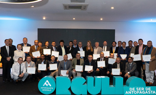 Zaldívar reconoció a 38 trabajadores que cumplieron 30 años de entrega y compromiso