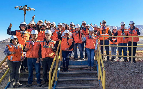Estudiantes de Ingeniería en Metalurgia de Inacap Calama visitaron Ministro Hales
