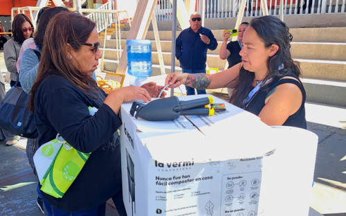 “Barrio Circular” entregó 150 vermicomposteras a través de programa piloto desarrollado en Coviefi