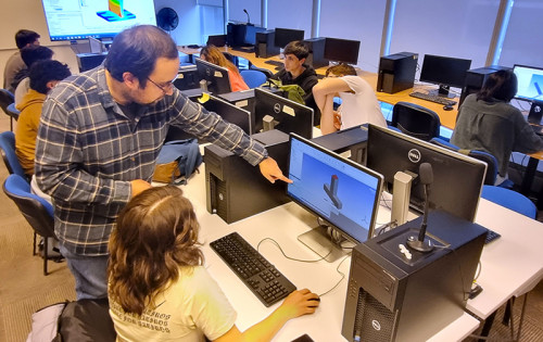 Syntec imparte taller de análisis estructural mediante método FEM en “Semana Mecánica” de la Universidad de Chile