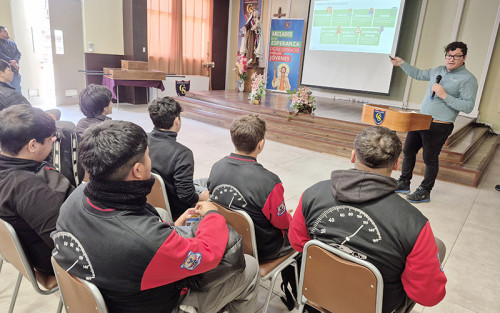SCM Carola realizó charla a estudiantes técnicos sobre mantenimiento y seguridad en procesos