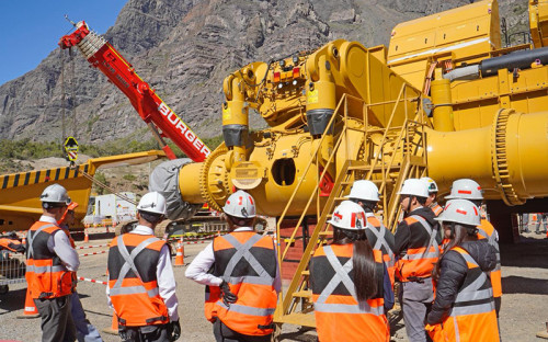 Estudiantes del Valle de Aconcagua conocieron el proceso de armado de camiones de extracción en Codelco Andina