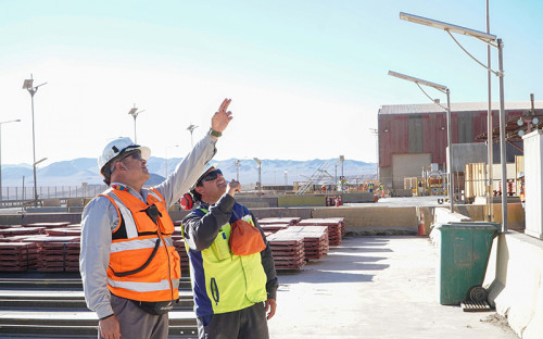 Gabriela Mistral moderniza su iluminación con tecnología solar y LED: más seguridad y menos emisiones
