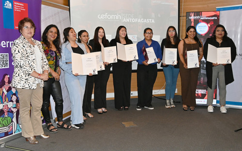 Mujeres se preparan para ingresar a la industria minera al concluir proceso de formación en dos programas