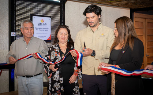 Atlas Renewable Energy dona tótems energéticos a la Municipalidad de María Elena