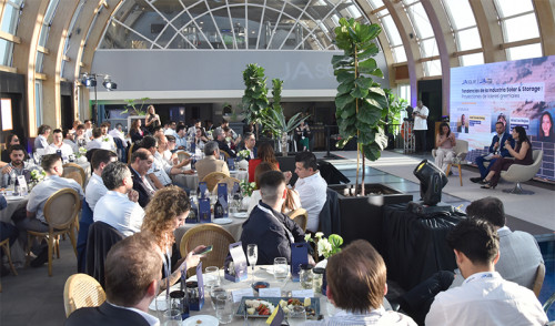 JA Solar aterriza en el mercado del almacenamiento y reúne a referentes de la energía en Chile