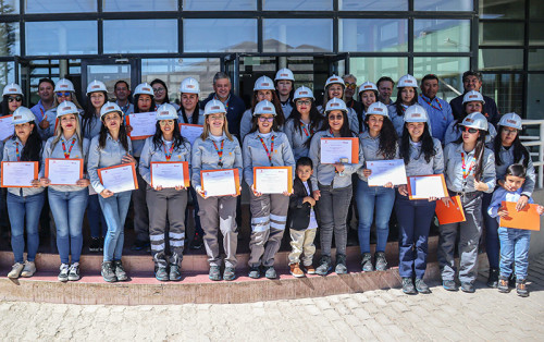 26 mujeres egresan del programa Aprendices 2025 de Radomiro Tomic