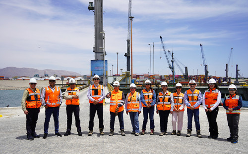 Equipo de División Chuquicamata conoce en terreno el rol estratégico de Puerto Angamos en la cadena de valor del cobre
